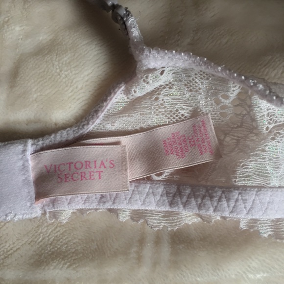 Flattering Victoria Secret Bra - Picture 5 of 5